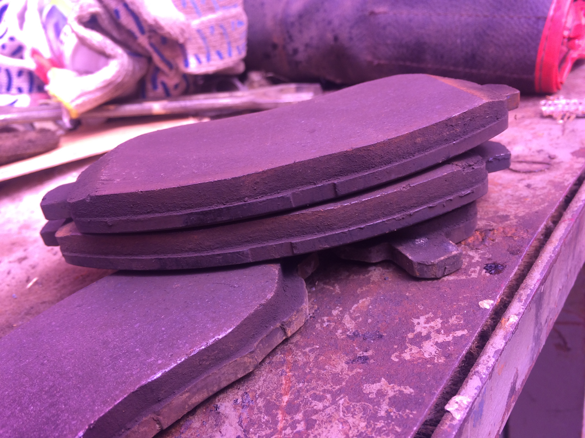 Замена тормозных колодок — Mitsubishi Lancer IX, 1,6 л, 2006 года ...