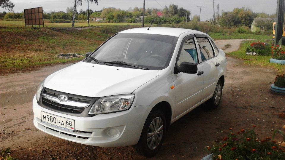 Потух правый ближний свет — Lada Гранта (1G), 1,6 л, 2013 года ...
