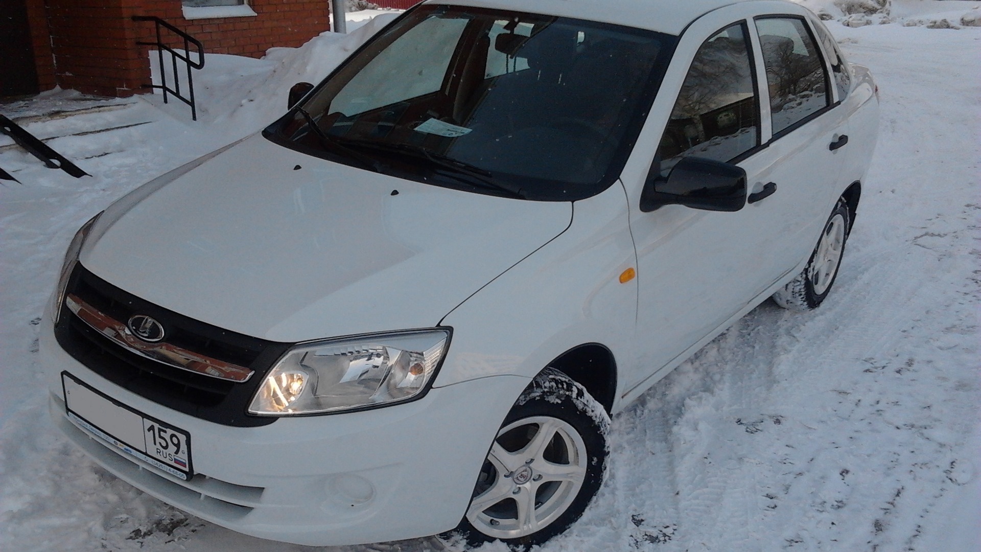 Lada Гранта 1.6 бензиновый 2013 | "Ледниковый" на DRIVE2