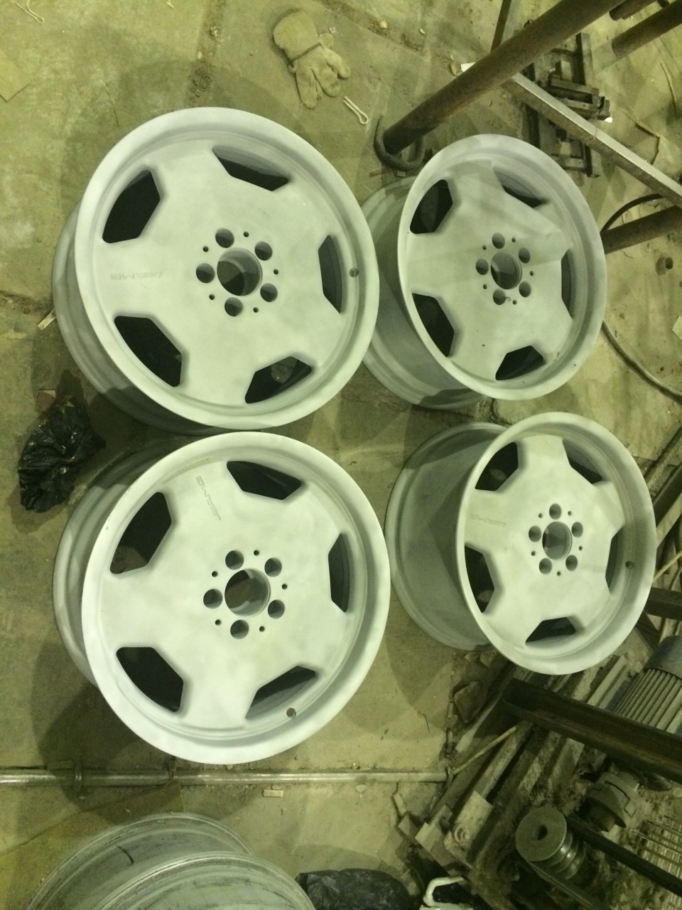 отдал на покраску, (порошковую покраску) почему порошковая спросите ...