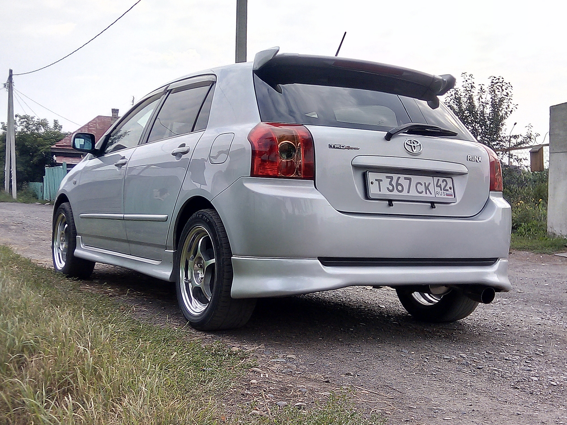 Toyota corolla задний. Toyota Runx сзади. Toyota Corolla Runx 2006 TRD. Toyota Corolla Runx обвес 2006. Накладка на бампер Toyota Corolla Ранкс.