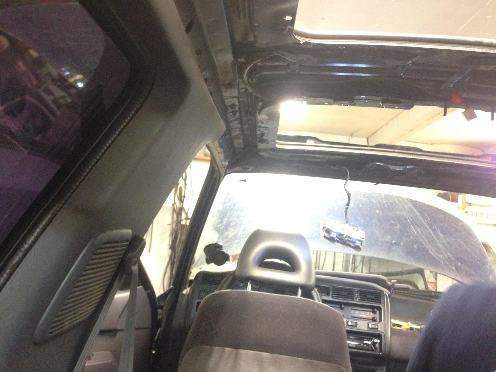Рав 4 тойота как снимать потолок Пробуем устранить течь люка - Toyota RAV4 (I), 2 л, 1995 года кузовной ремонт DR