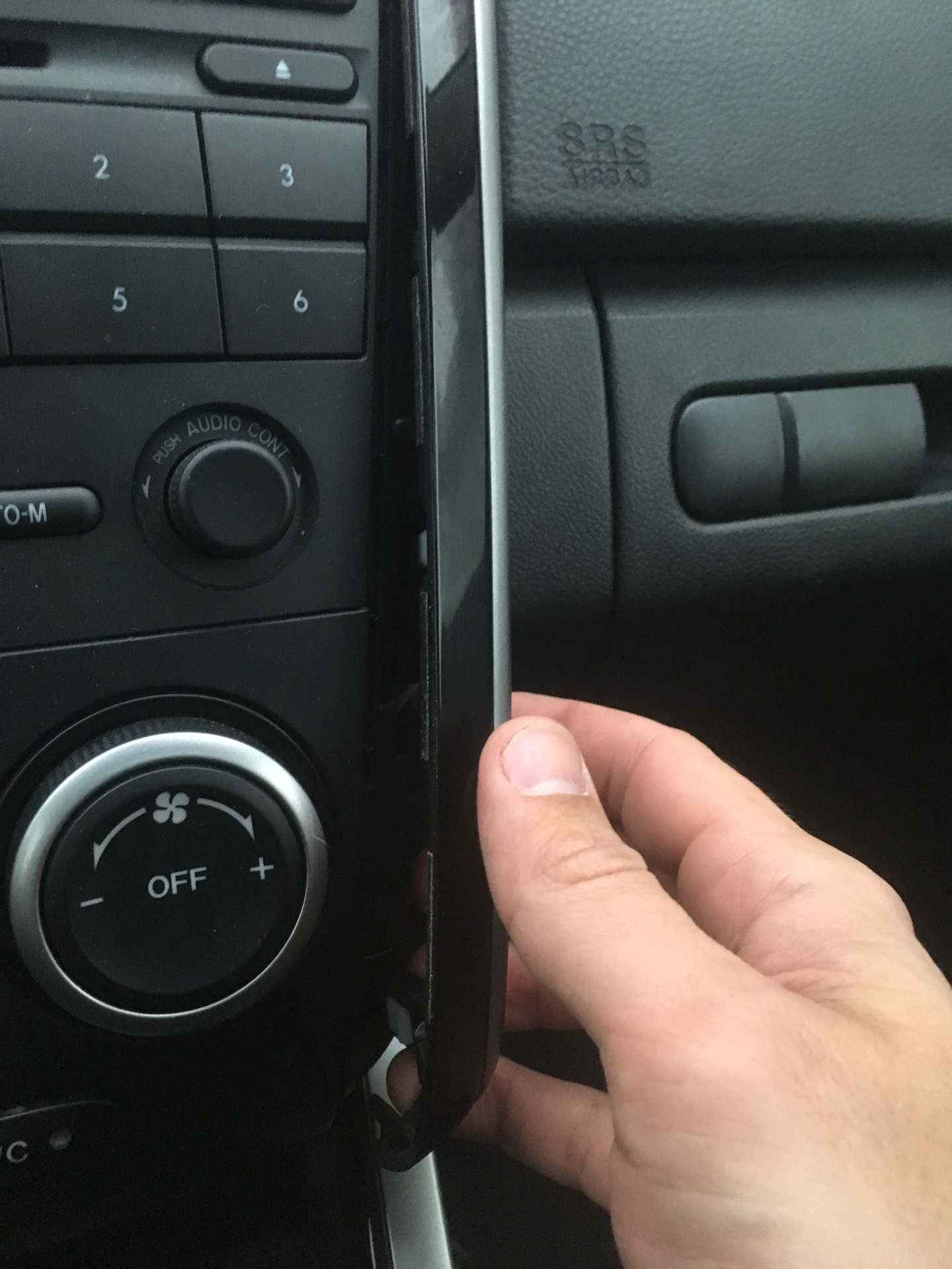 Аварийка мазды. Кнопка центрального замка Mazda CX-7 подсветка. Подсветка кнопок стеклоподъёмников Mazda CX-7. Mazda CX-7 кнопки. Подсветка кнопок Мазда сх7.