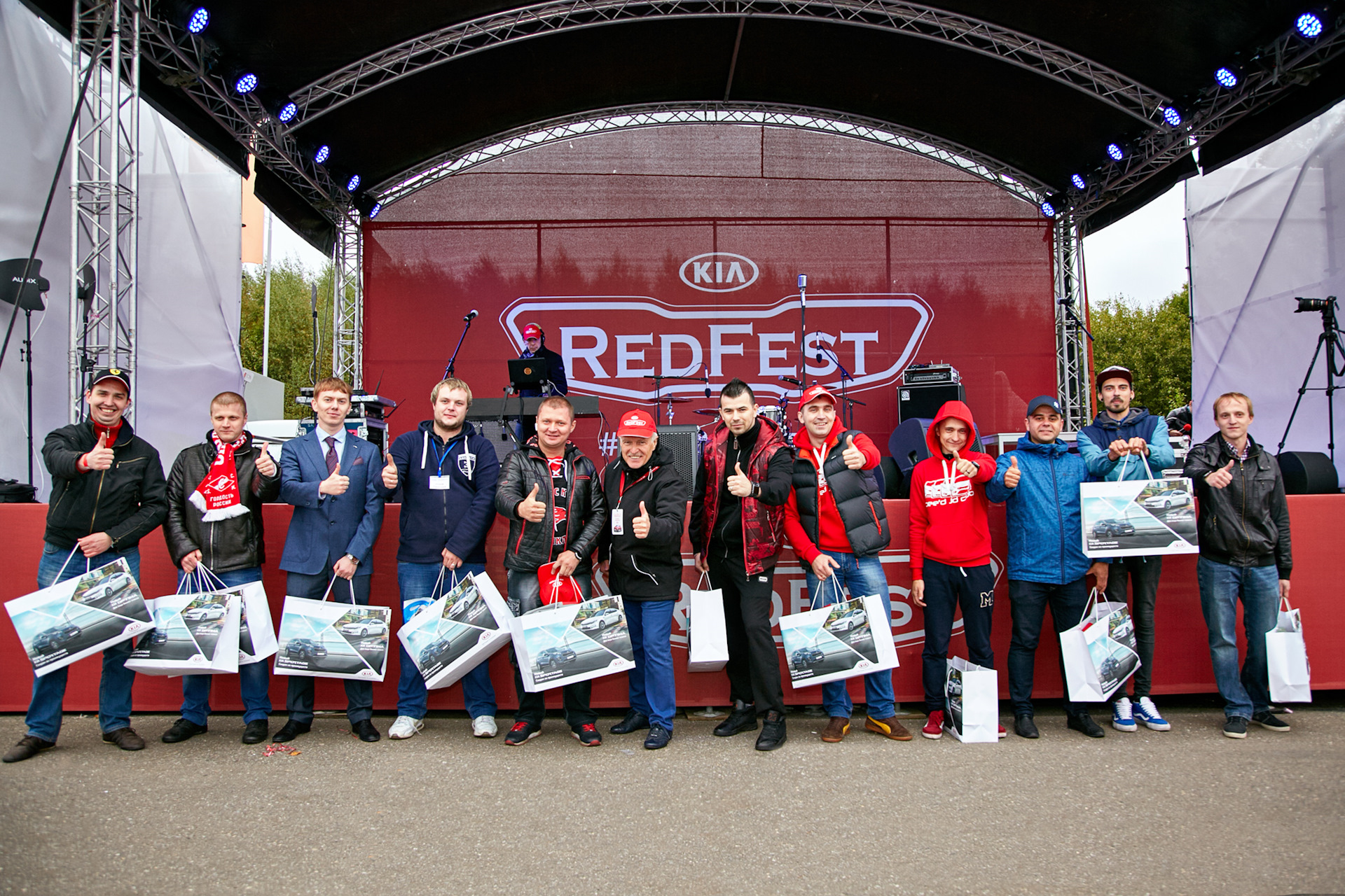 Red fest. Ред фест. Kia фестиваль. Авто фестивали в России. Автомобильный фестиваль Яхрома.