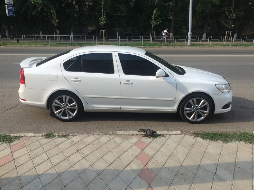 Шкода drive. Skoda a5. Skoda a5 Sport. Диски Skoda Octavia a5 RS.