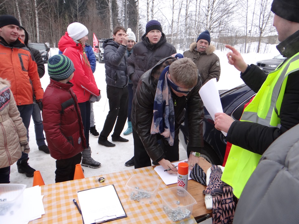 Привет сейчас в печоре. День Победы город Печора р Коми. Митинг на площади город Печора Республики Коми. Большая очередь в Печоре. 7 Марта Печора.