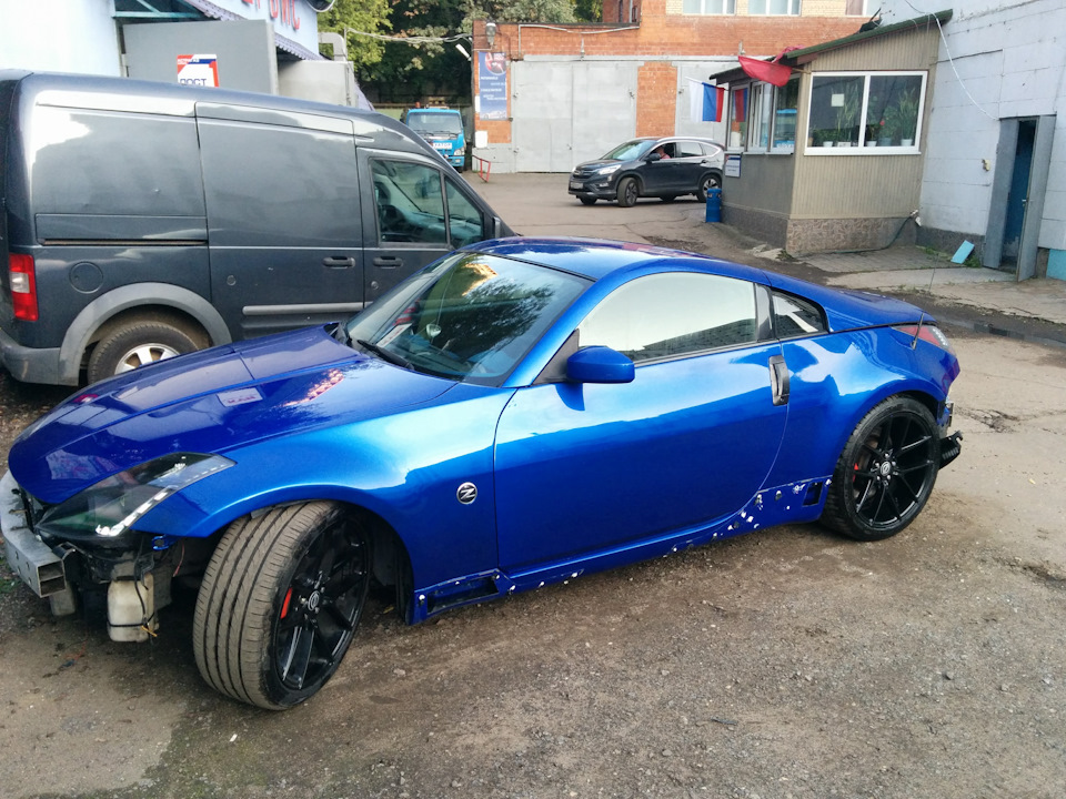 Nissan 350z синий металлик