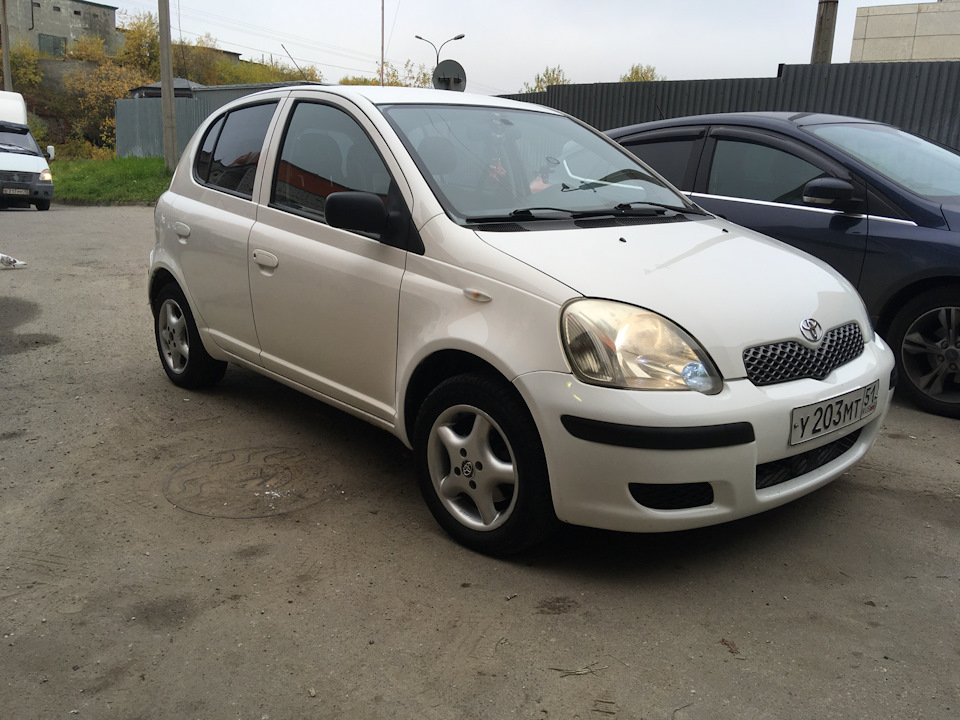 тойота ярис 2004. ярис 2004 год. ярис 2004 год. 3 автомат. Toyota ярис 2004.