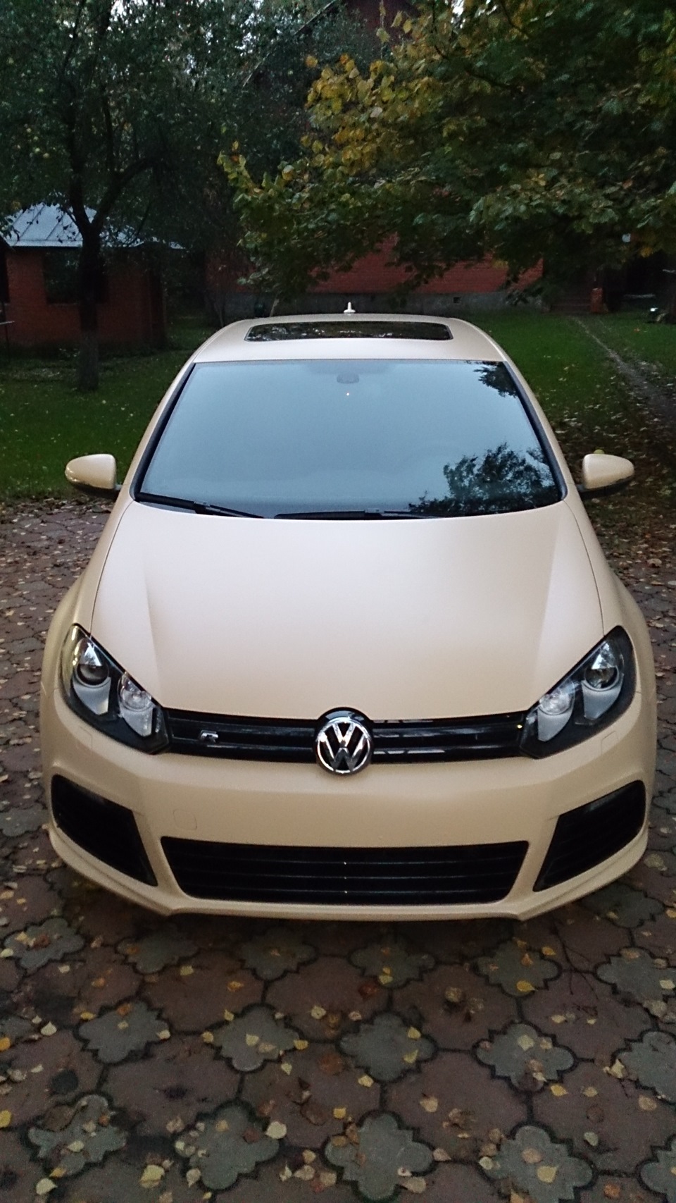 Оклейка в Бежевый Мат — Volkswagen Golf Mk6 R20, 2 л, 2012 года | стайлинг  | DRIVE2