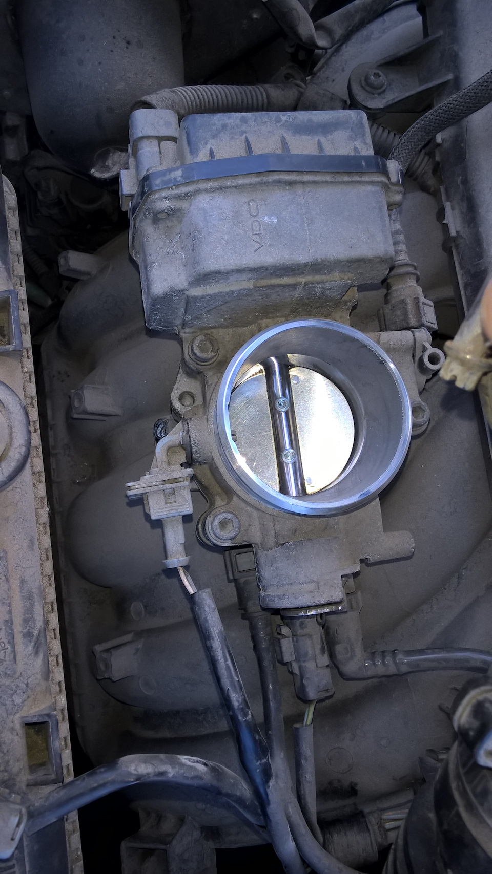 9. Чистка дроссельной заслонки и ДАД — Peugeot 307, 2 л, 2004 года ...