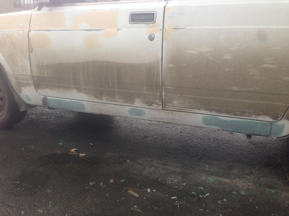 Дальше все зашкуриваю и стараюсь уже ровнять по максимуму — Lada 21053