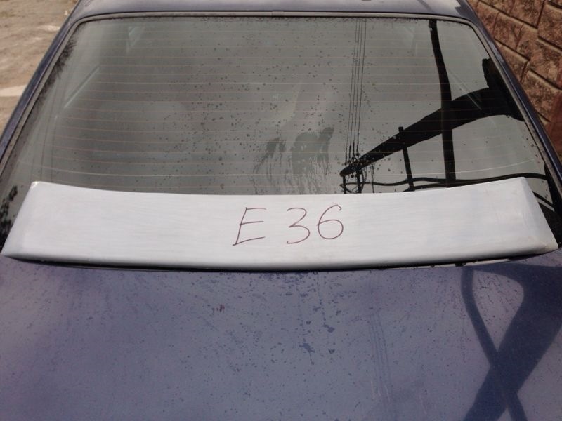 Заднее стекло е53. Бленда БМВ е36. E36 на заднее стекло. Стекло е36 заднее. Козырек на заднее стекло БМВ е36.