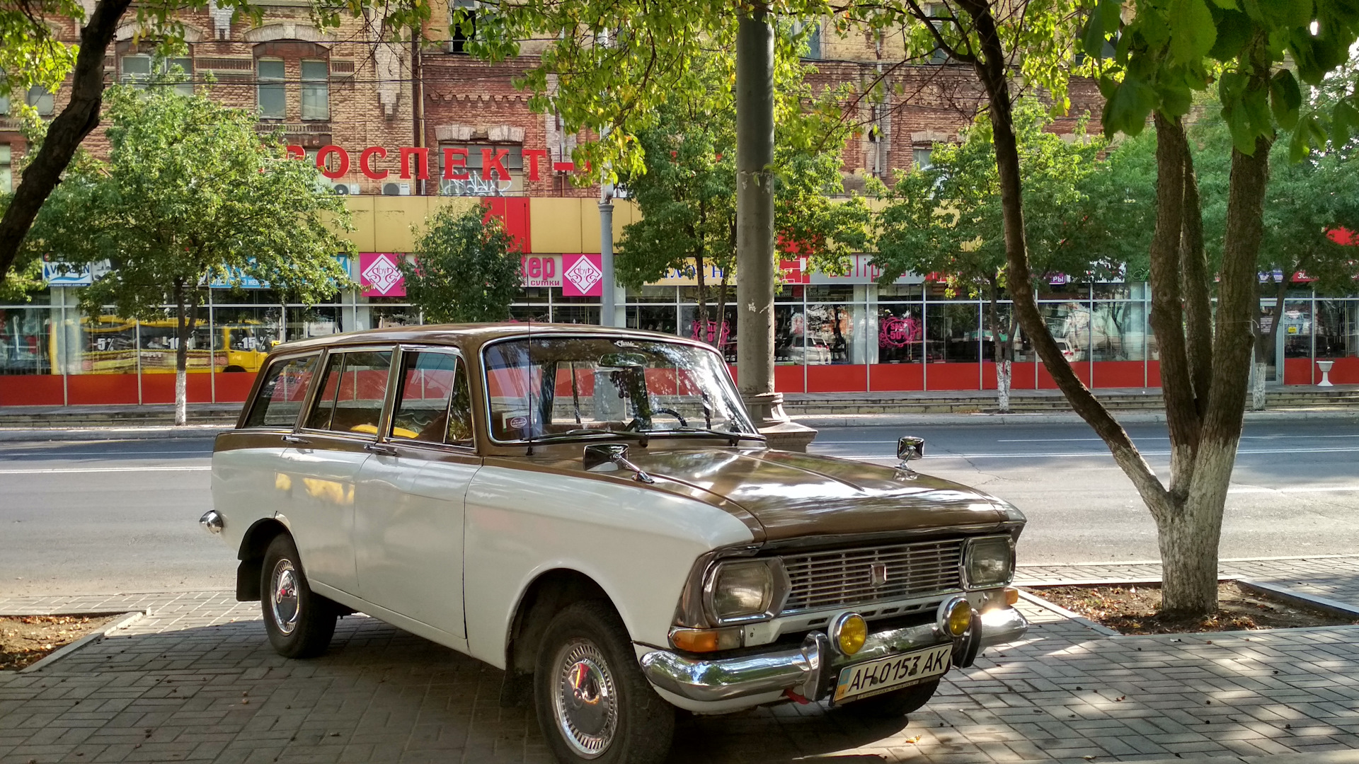 Москвич нижний новгород. Москвич 427 ВДНХ. Москвич 412 ралли Лондон Мехико. Кафе москвичи. Ресторан Москвич.