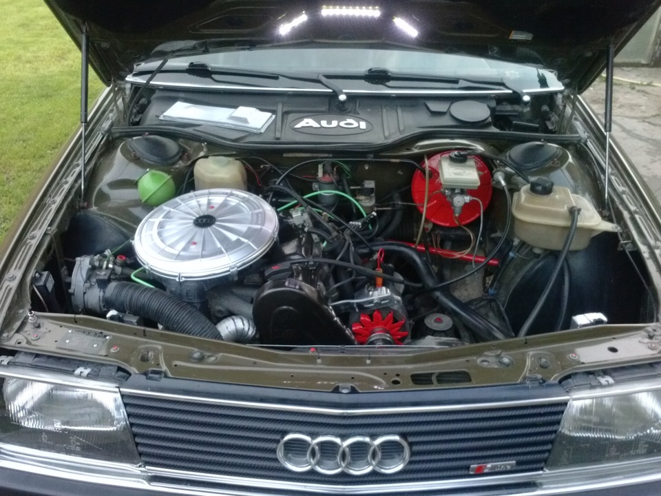 Двигатели audi 100 c4. Audi 100 III (c3) двигатель. Audi 100 под капотом. Ауди 100 с3 под капотом. Ауди 100 с3 1.8 двигатель.