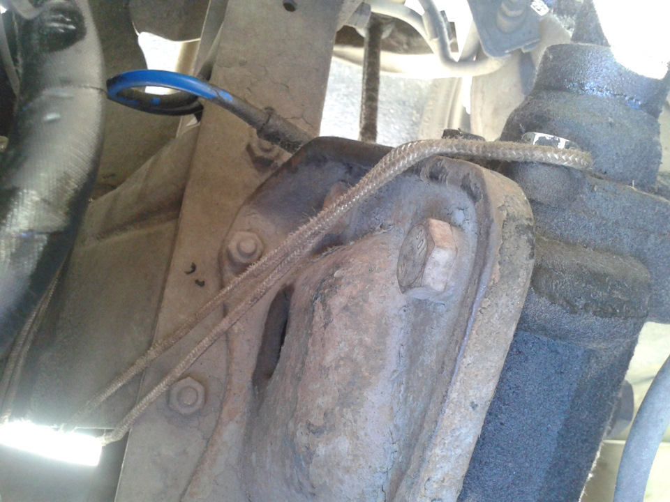 Лопнула левая подушка ДВС. Привязал — ГАЗ Газель, 2,4 л, 2007 года ...