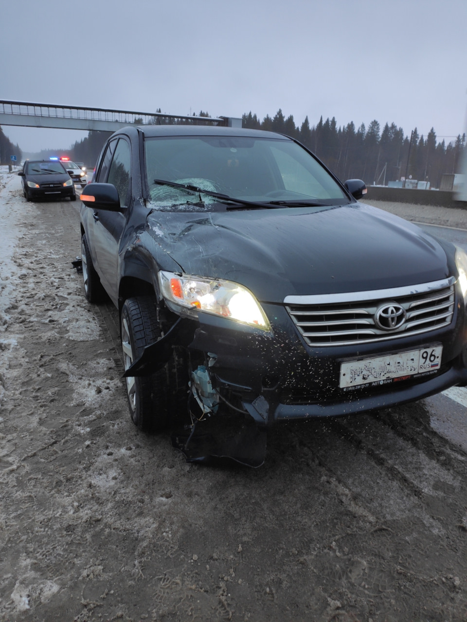 Ранен, но не убит ))) — Toyota RAV4 (III), 2 л, 2010 года | ДТП | DRIVE2