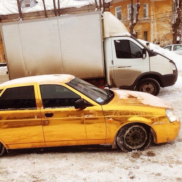 Лад голд 2. Золотая Приора седан. Приора 2 седан золотой. Золотая Приора хэтчбек. Лада Приора Золотая машина.