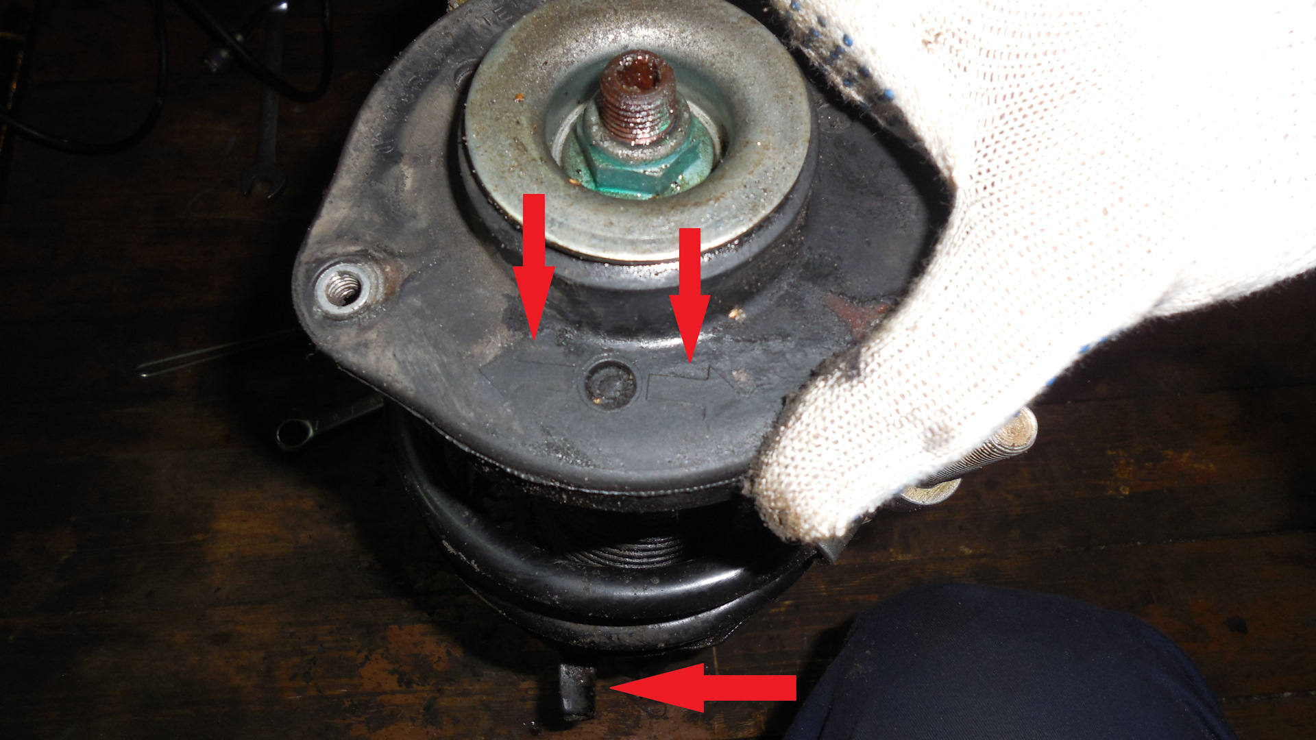 Опоры чери амулет передние. Опора переднего амортизатора калина 1. Опора амортизатора переднего поло седан. Опора амортизатора признаки неисправности. Опорный подшипник переднего левого амортизатора.