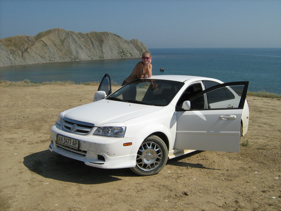 Chevrolet Lacetti универсал и девушка