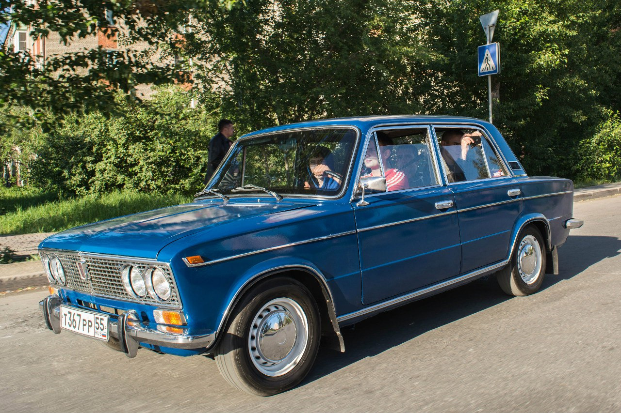 Год выпуска фото. Лада 2106 ретро. ВАЗ 2106 1982г. ВАЗ 2106 голубая 1982г. ВАЗ (Lada) 2106, 1982 механика.