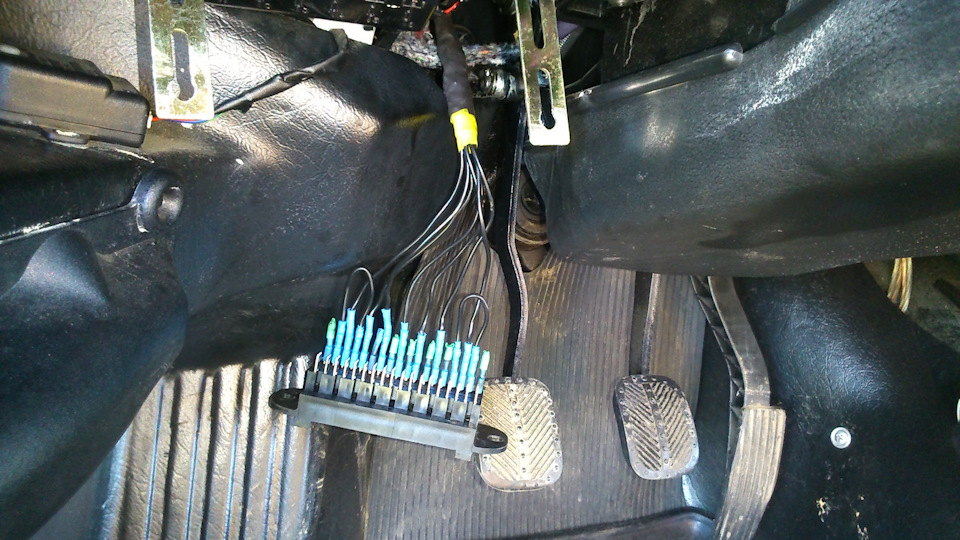 Дополнительный блок предохранителей в ниву — Lada 4x4 3D, 1,7 л, 2015 ...