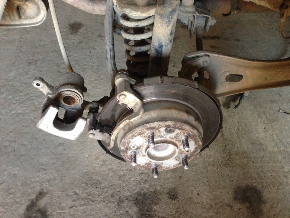 Задние колодки посыпались. Ручник. Стойка стаба. — KIA Sportage (3G), 2 ...