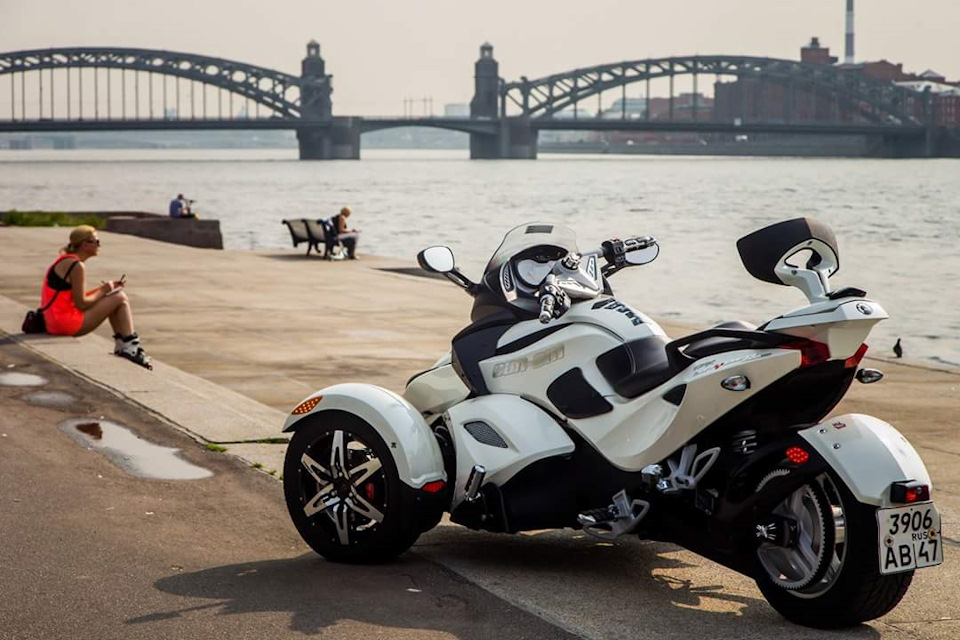 Трицикл can am Spyder RSS