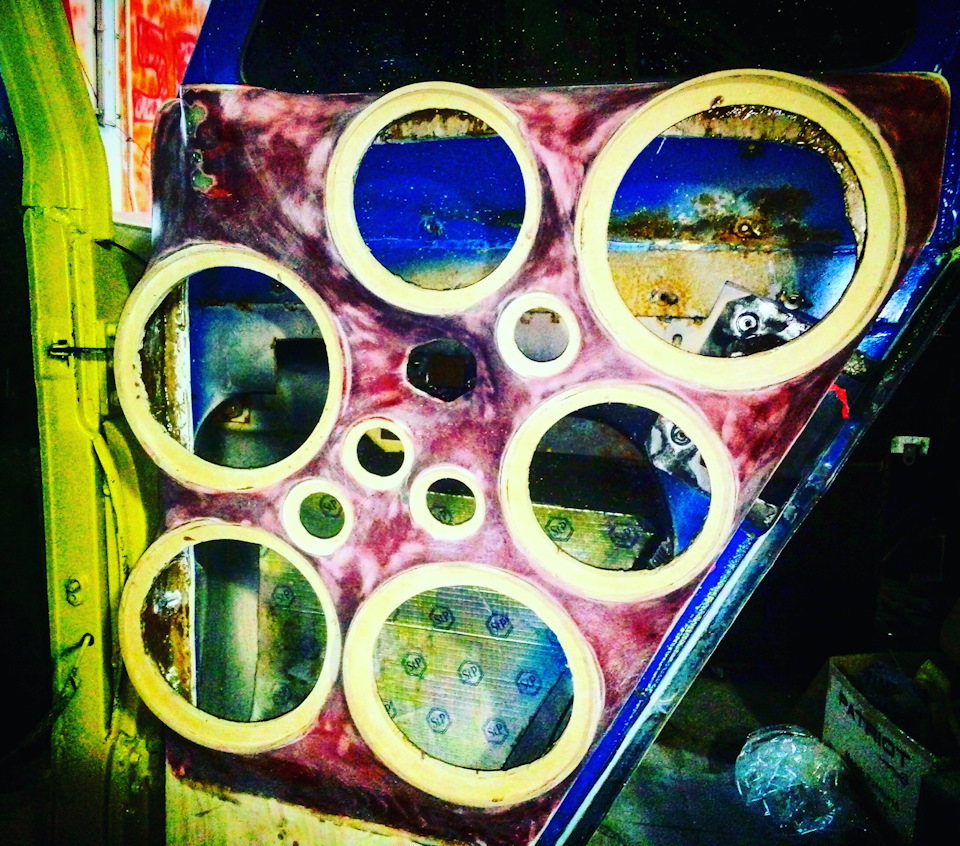 А тем временем нашли время для вышкуривания фронтов на УАЗ Хантер ...