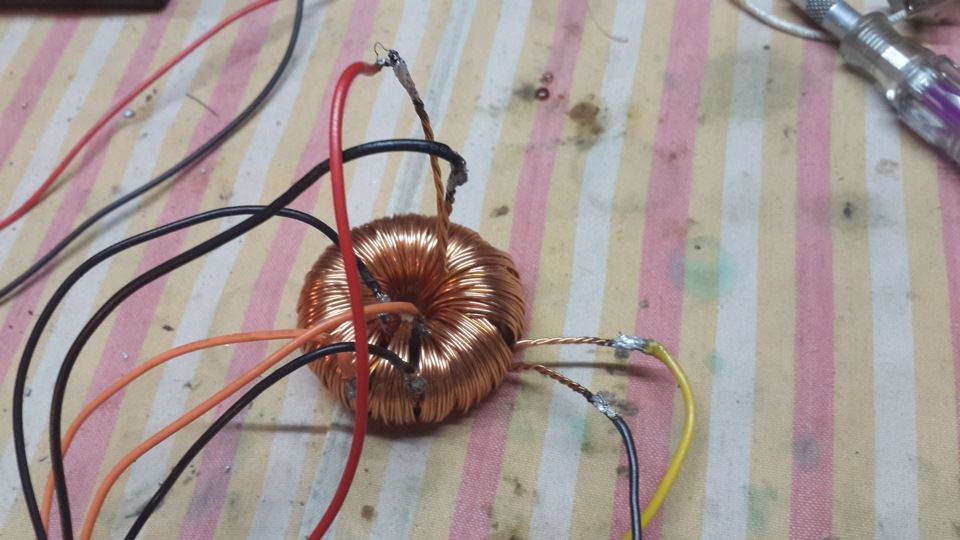 7809 стабилизатор схема включения. Как сделать 14 вольт. Машинный повышающий трансформатор. Стабилизатор напряжения 14. 7 вольт схема.