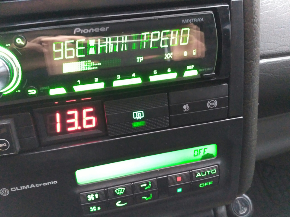 Ошибка удалилась без подключения Васи диагноста=) — Volkswagen Passat Variant (B4)