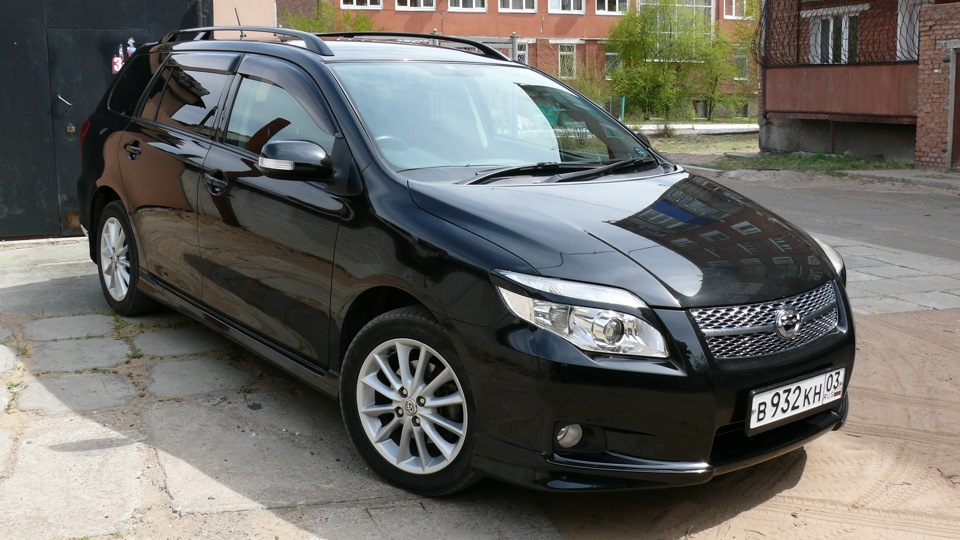 Toyota Corolla Fielder 2010 синий