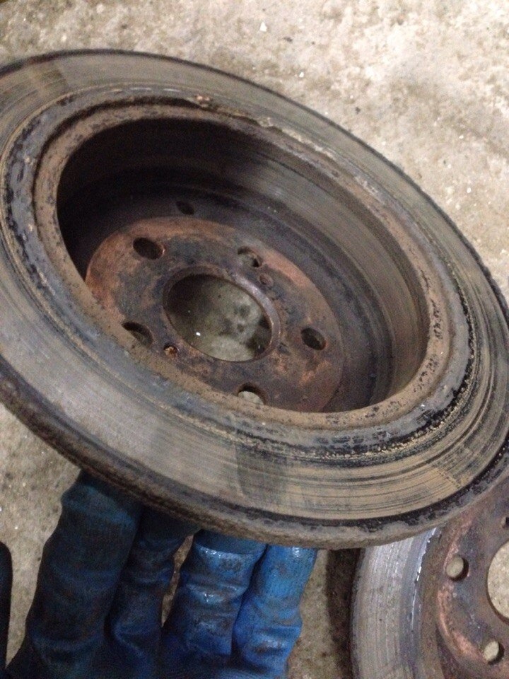 Dead groove brake discs  notches