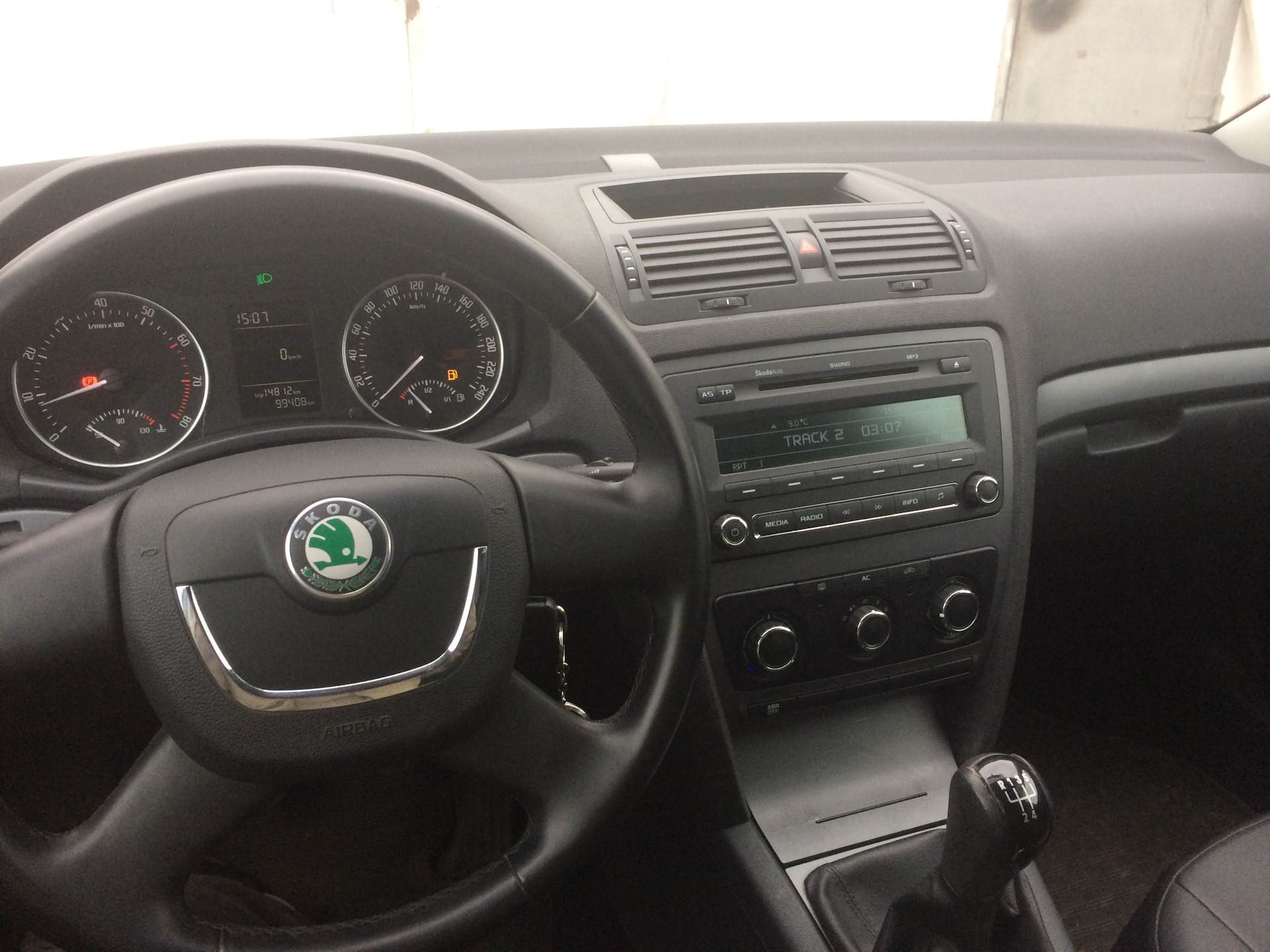 Как снять сервис на шкода октавия а5 Установка штатной магнитолы SWING - Skoda Octavia A5 Mk2, 1,6 л, 2011 года автоз