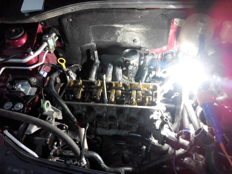 Вылился антифриз (снимаем ГБЦ) — Renault Symbol, 1,4 л, 2003 года ...