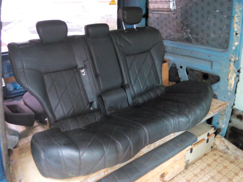 Диван от Инфинити 35 в буса — Volkswagen Transporter T3, 1,7 л, 1989 ...
