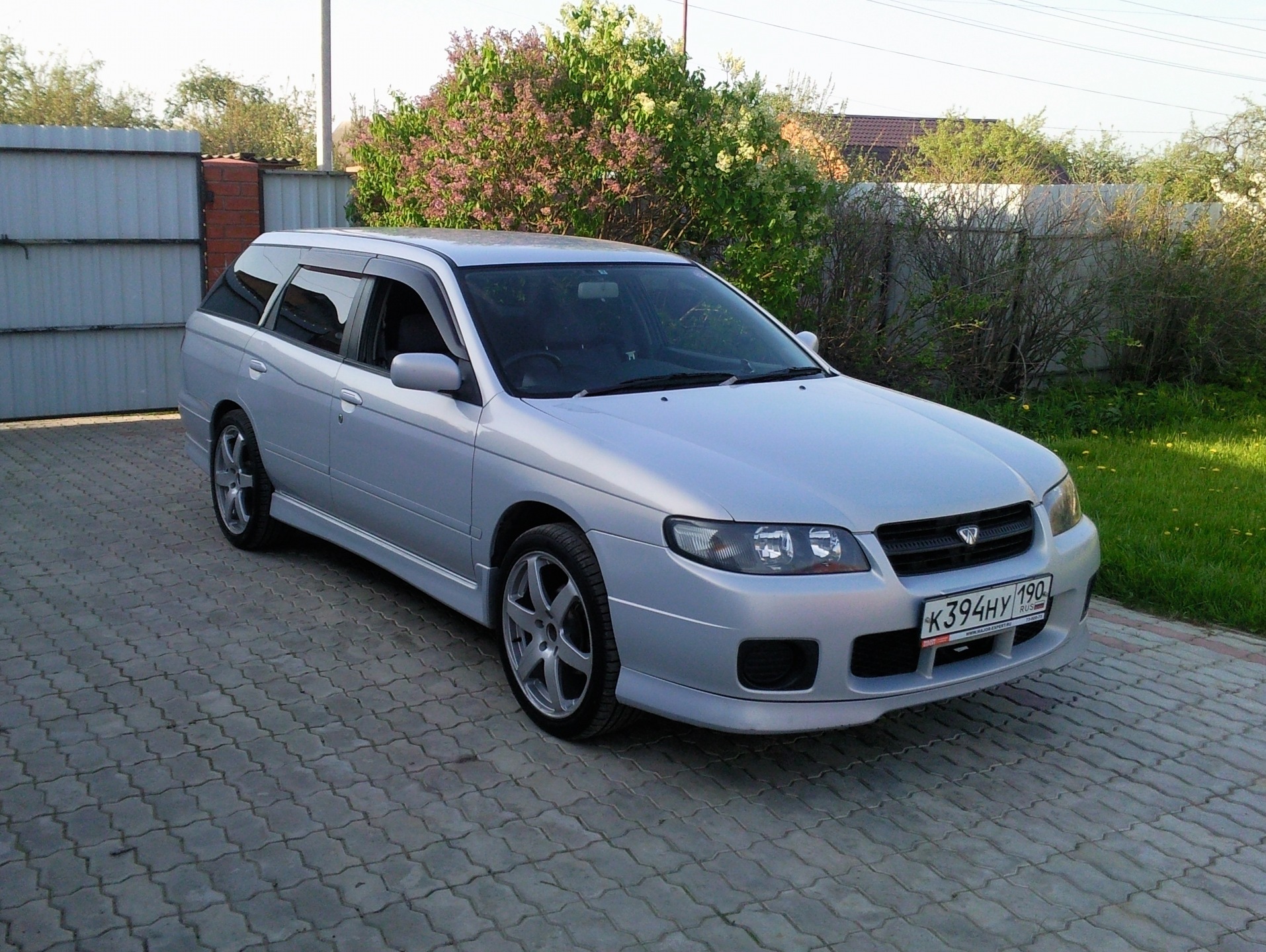 Nissan Авенир