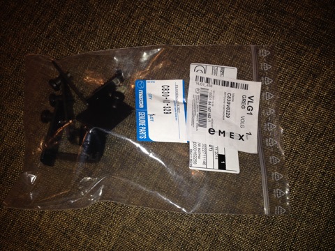 C830V0329 КОМПЛЕКТ КРЕПЛЕНИЯ КОВРОВ М6 / MAZDA | Запчасти на DRIVE2