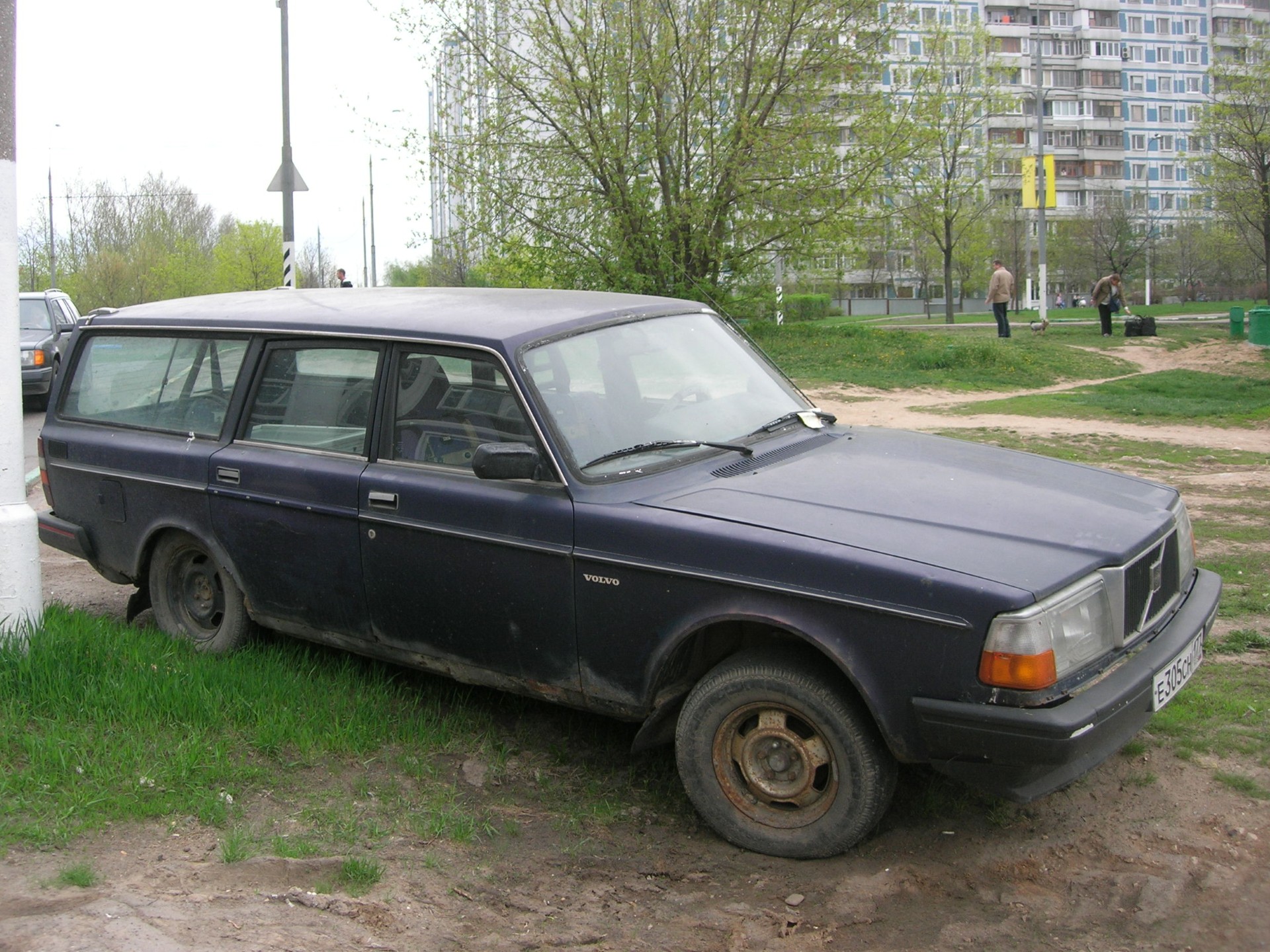 Volvo drive 2. Вольво Старая. Фиолетовый Вольво старый. Старая Вольво убитая.