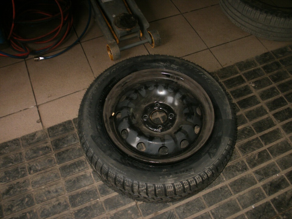 Замена резины на зимнюю Pirelli — ФОТО с шиномонтажа — FIAT Linea, 1,4 ...