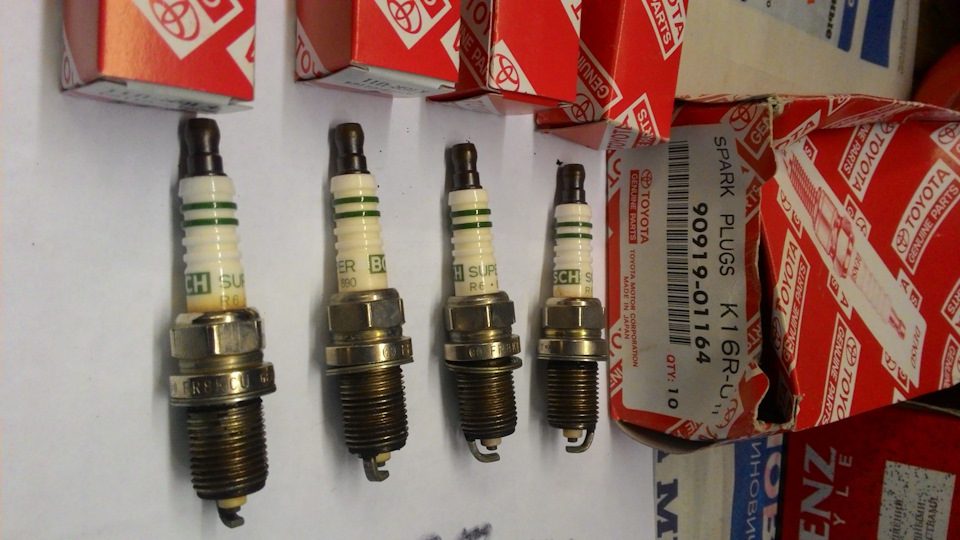 замена свечи зажигания — Toyota Auris (1G), 1,4 л, 2007 года | плановое ...