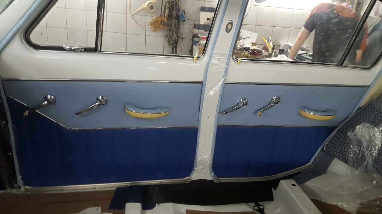 Газ 21 л обшивка двери. Двери газ 21 волга. Газ 21 дверь. Двери газ 21 волга. Двери газ 21 волга.