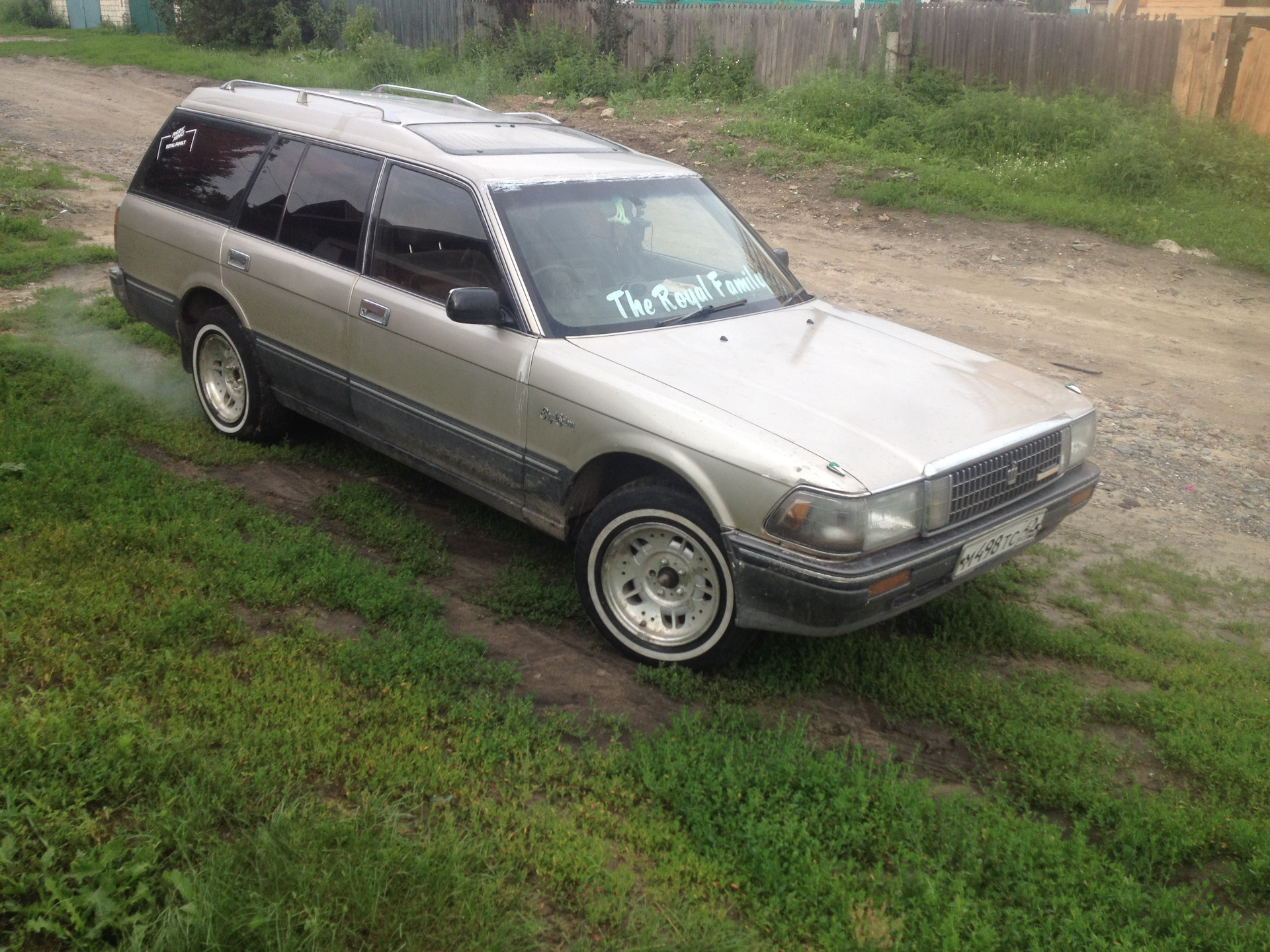 toyota crown s130 wagon