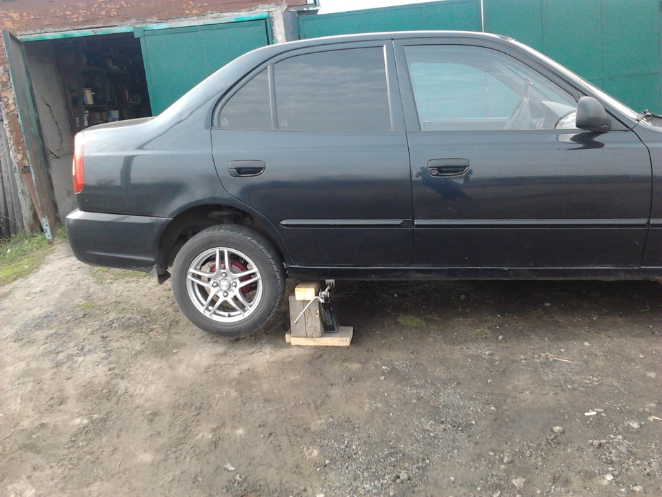 колодки задние акцент тагаз какие лучше. bdb96e2s 960. колодки задние акцент тагаз какие лучше фото. колодки задние акцент тагаз какие лучше-bdb96e2s 960. картинка колодки задние акцент тагаз какие лучше. картинка bdb96e2s 960. Всем привет, наконец-то дошли руки до замены задних тормозных колодок.Первым дело поднимаем авто и ставим на "пеньки". С двух сторон.