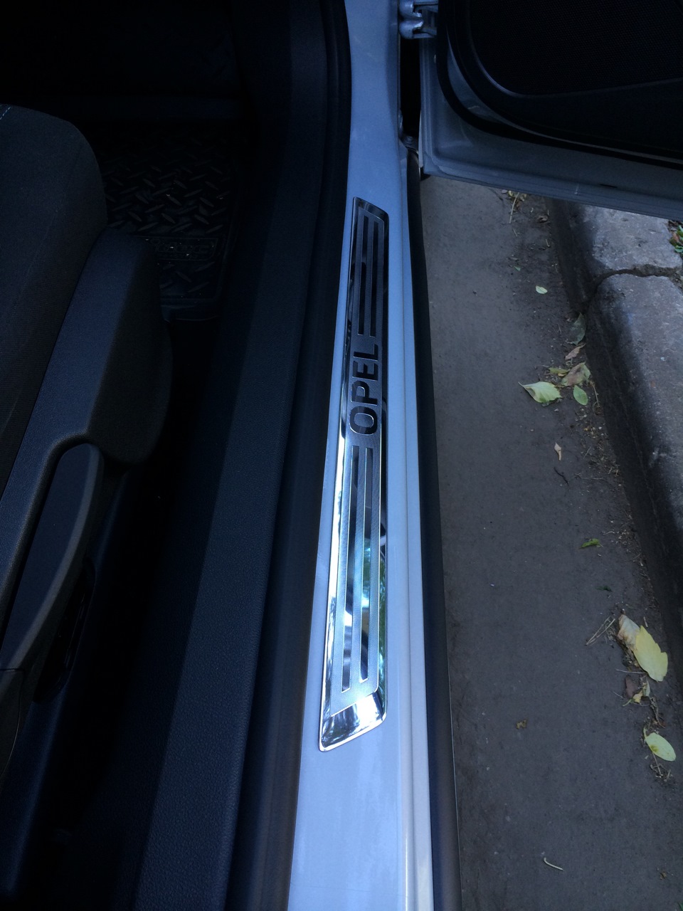 Накладки на пороги Опель — Opel Astra J GTC, 1,4 л, 2011 года | другое ...