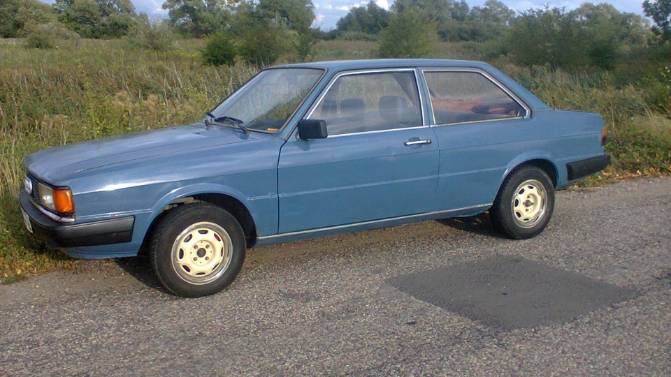 Blue 80. Audi 80 b2 синяя. Audi a80 1982. Ауди 80 1982. Ауди 80 1982 года.