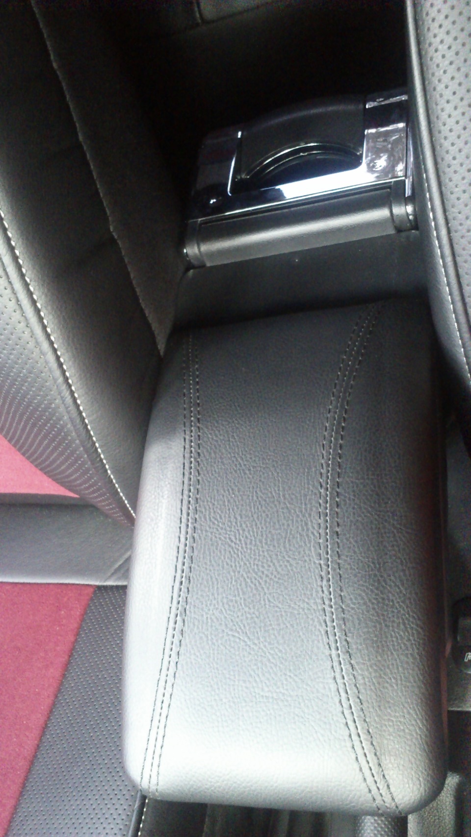 Подлокотник с пепельницей и подстаканником. — Chevrolet Aveo Sedan (1G ...