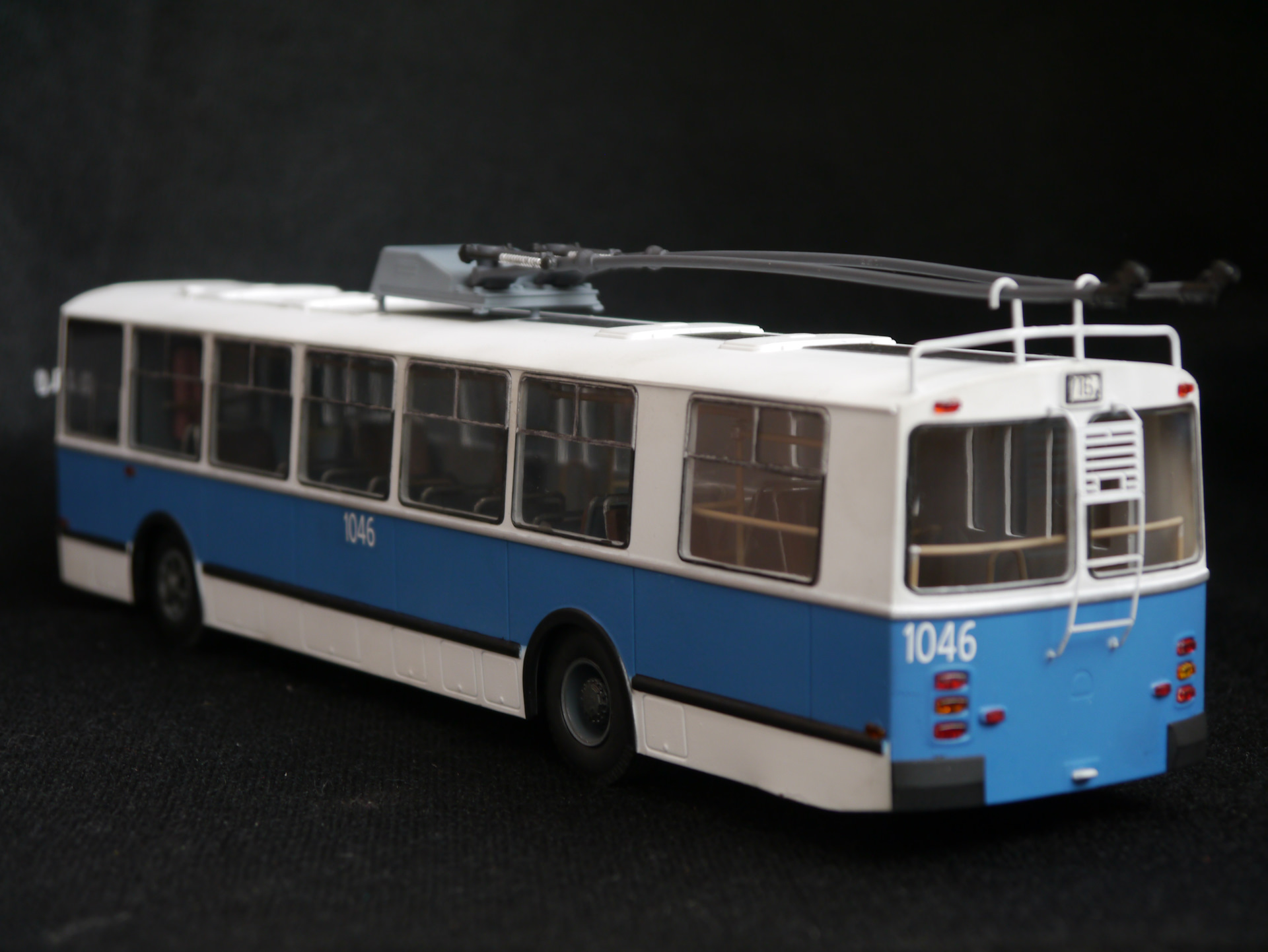 Коллекция троллейбусов зиу. ЗИУ-9 1 43. Модель троллейбуса ЗИУ-9. Троллейбус ЗИУ 9 игрушка. Троллейбусы ЗИУ 9 1 43.