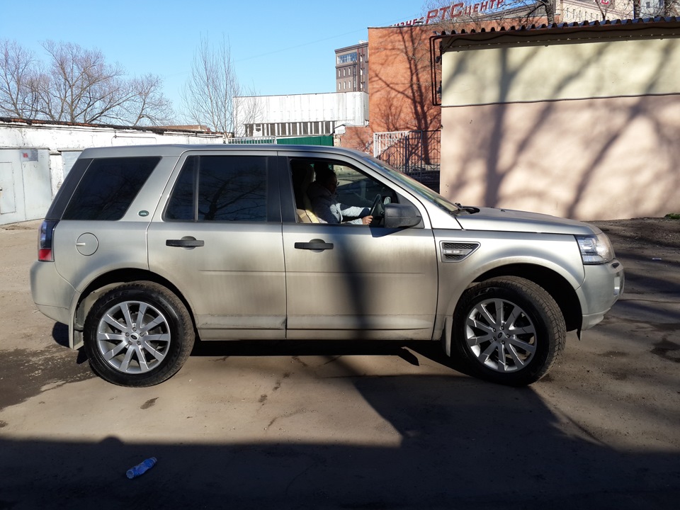 255 2. 255/60/18 Freelander. Фрилендер 2 р19. Фрилендер 2 на 18 дисках. Диски Freelander 2 Replica.