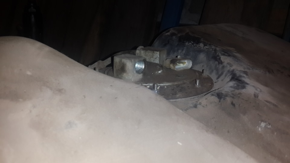 Демонтаж\\монтаж топливного бака карбюратор vs инжектор. — LADA 21099, 1 ...