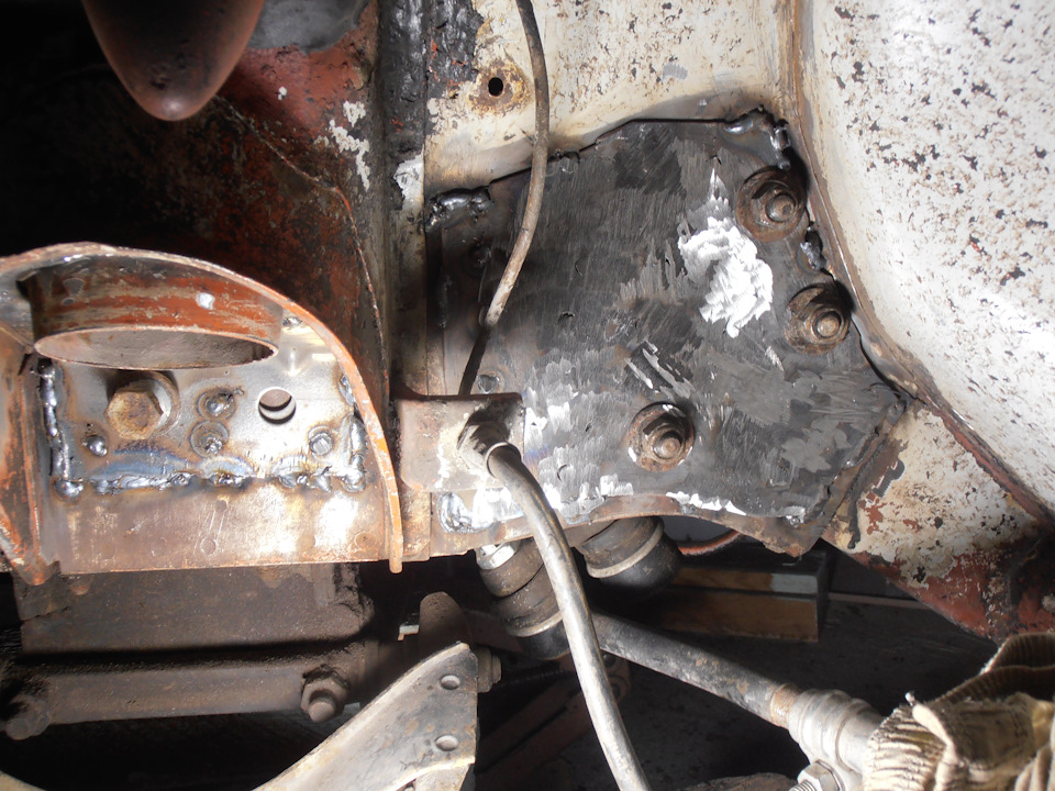 Общий вид всего усиления внутренней части арки. В дальнейшем планирую, усилить чашки со стороны моторного отсека и также проварить лонжерон с другой стороны и сделать балку на сквозных отверстиях. Так что ждите новых новостей) — Lada 21011